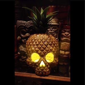🍍LIT PINEAPPLE SKULL HALLOWEEN TIKI HOLIDAY DECOR